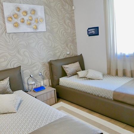 Phoenix Garda Hills Sirmione Bagian luar foto