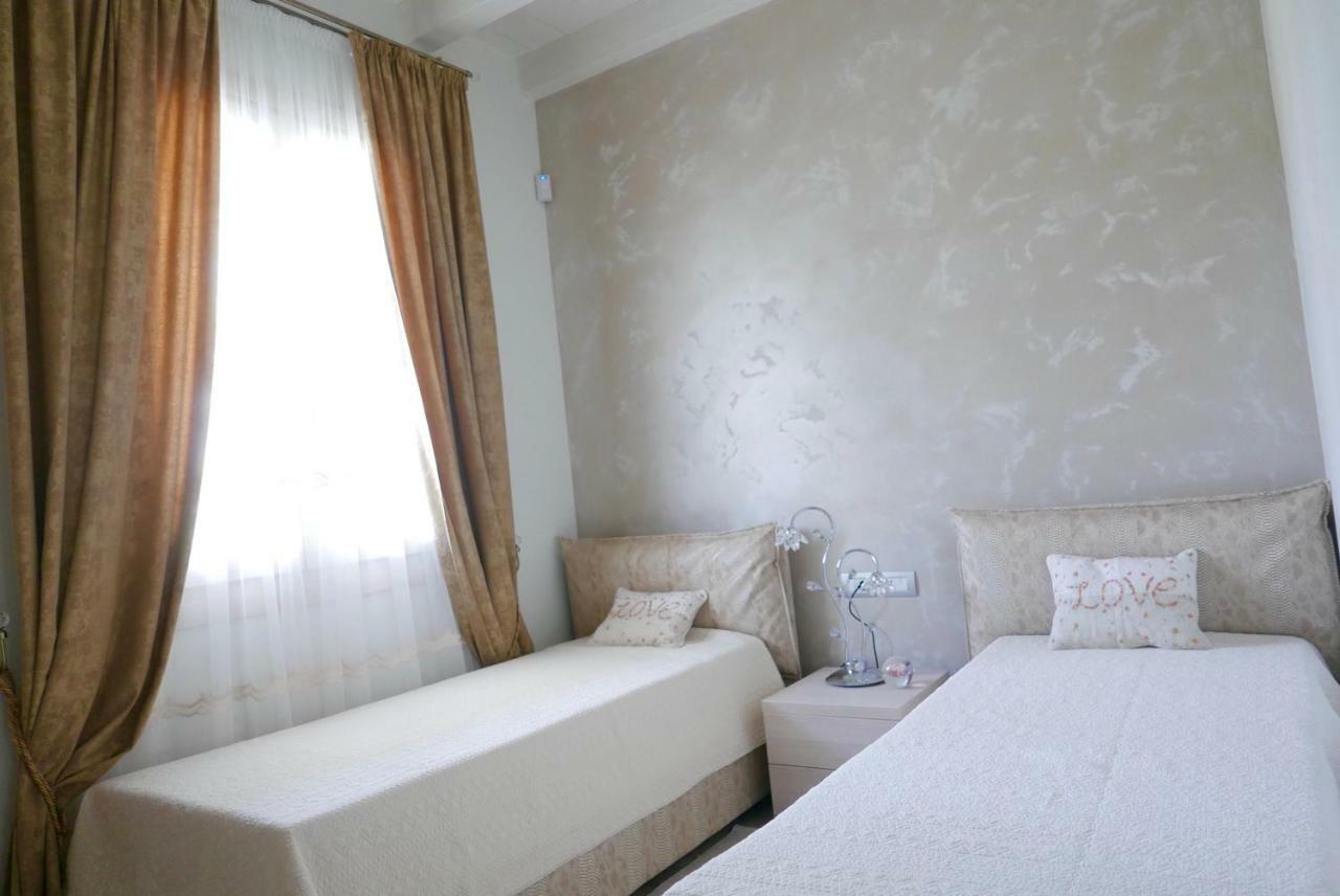 Phoenix Garda Hills Sirmione Bagian luar foto