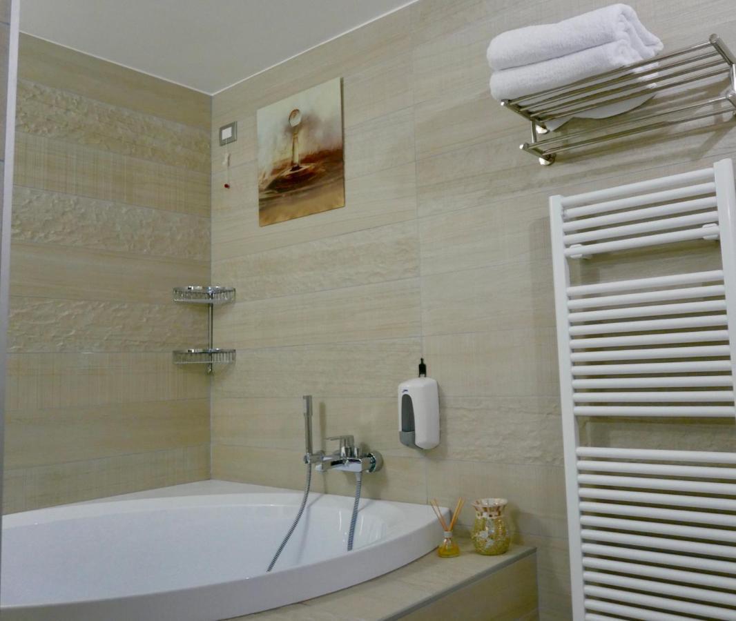 Phoenix Garda Hills Sirmione Bagian luar foto